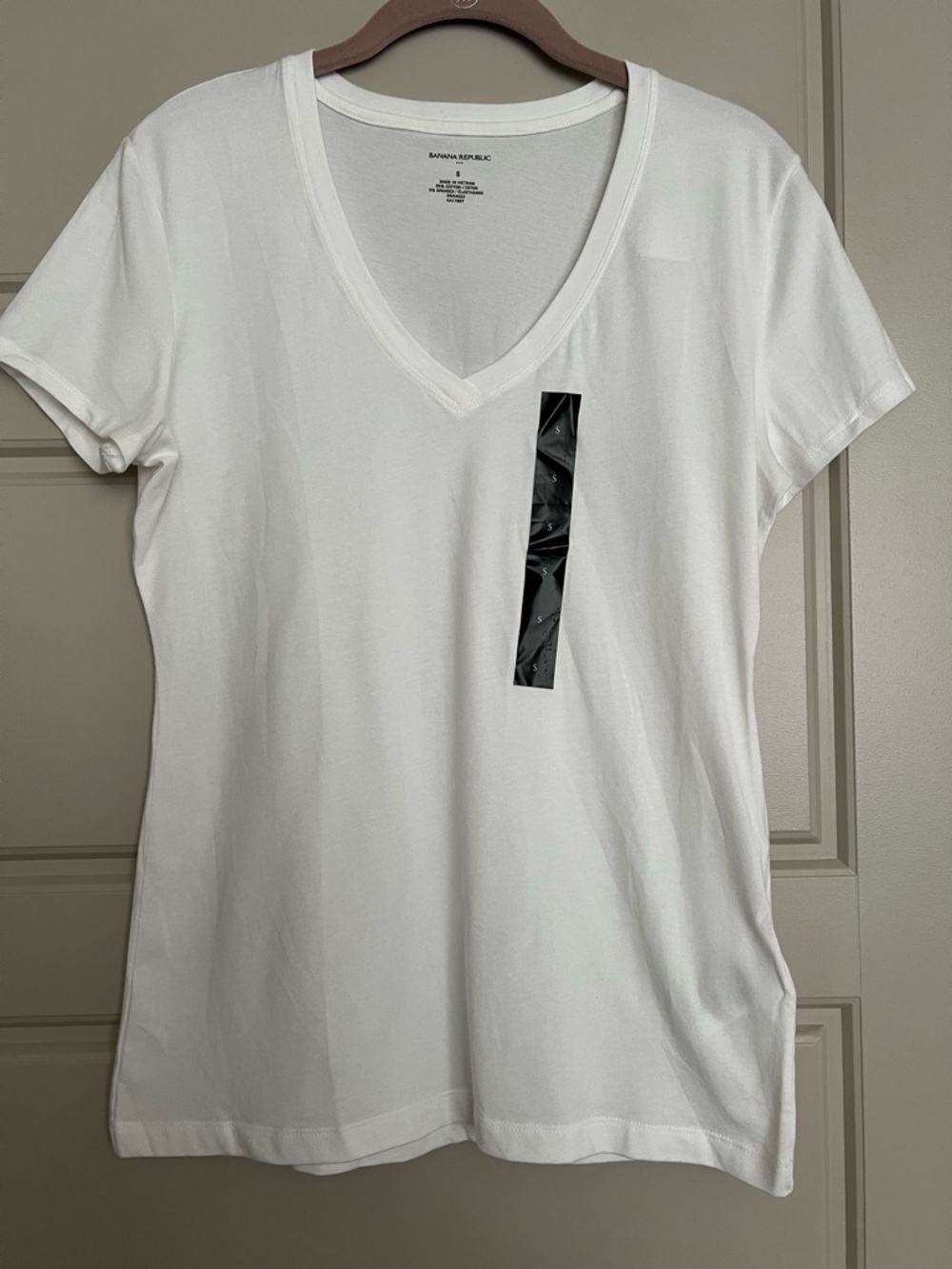 Banana Republic White V-Neck Short Sleeve Tee with Black Accent
